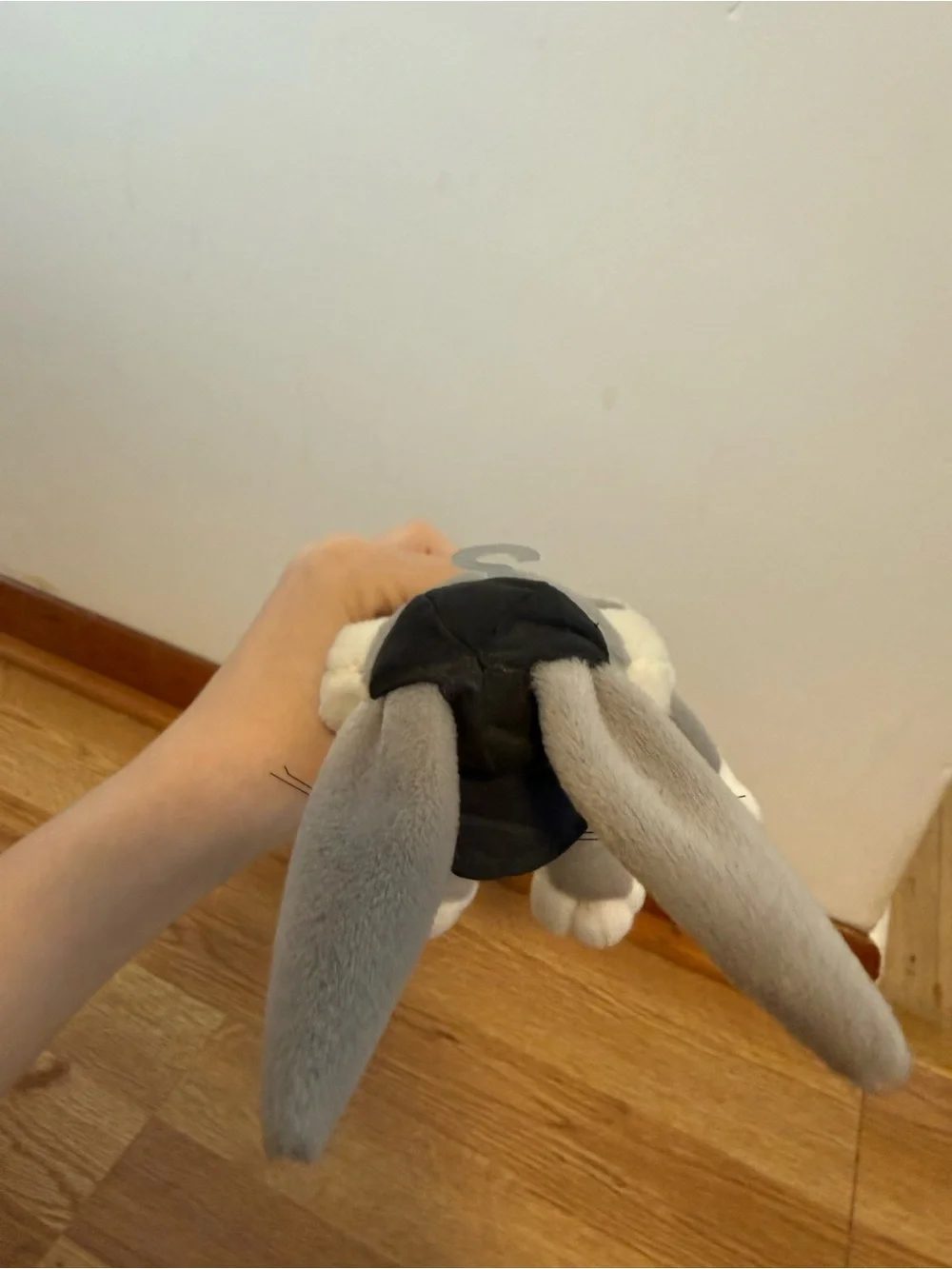 1999 Special Edition WBSS Warner Brothers Store Bugs Employee Bugs Bunny Beanie